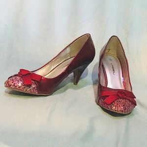 NEVER WORN SIZE 8 Red Sequin Kitten Heels